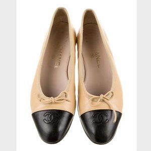 Like new, Chanel interlocking CC ballet flats in Black and Tan, size 39